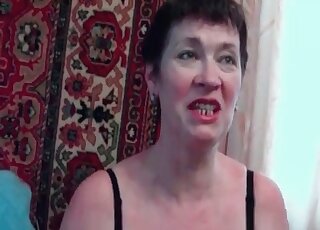 Lonely mature bitch gives her pussy to her horny dog as a treat